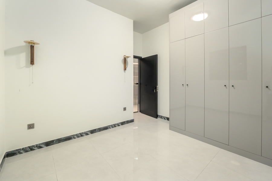6 Bedroom Property for Sale in Sandown Western Cape